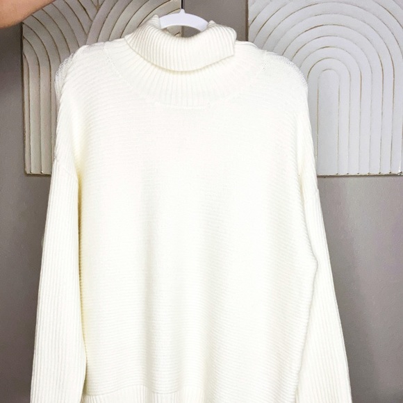 Cozy Winter White Turtle Neck - Picture 4 of 4